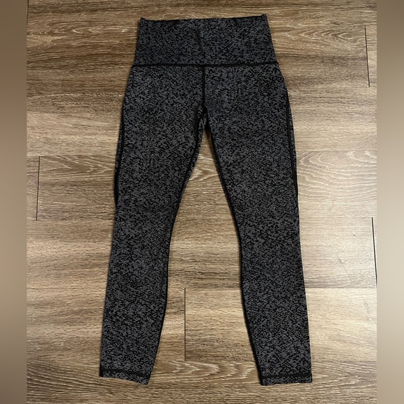 Lululemon Train Times 7/8 Pant 25" in Soundwave White Black / Black Size 6 - Picture 7 of 9